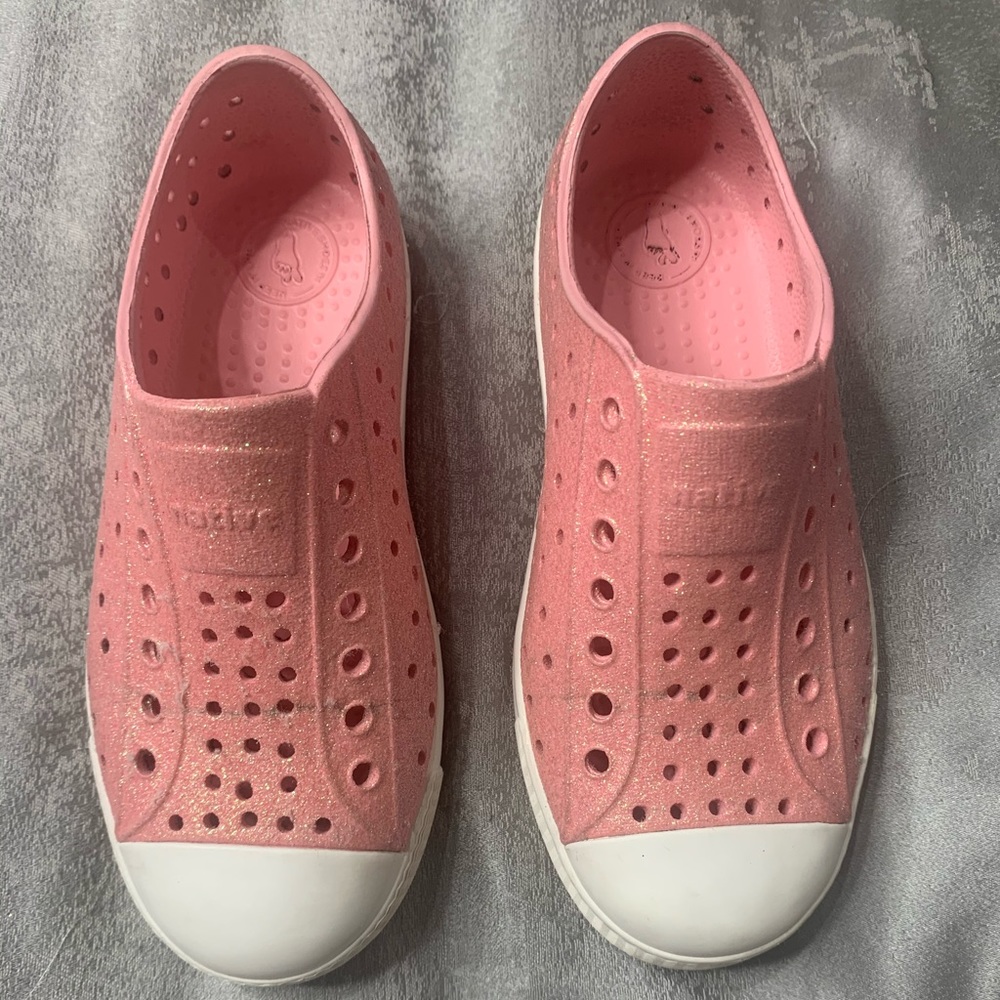 Little girls Pink glittery Native shoes